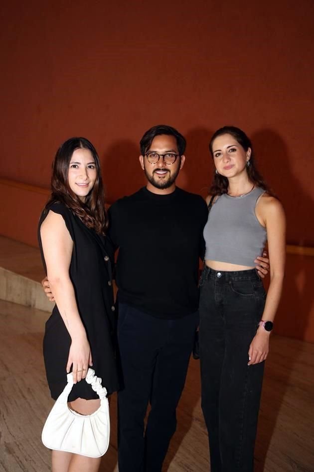 Karina Quintanilla, Carlos Morales y Andrea Carrillo