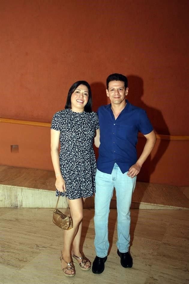 Ana Venegas y Omar Atilano