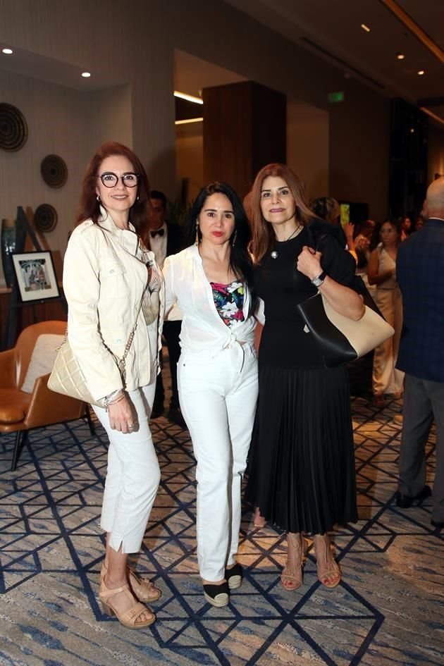 Martha Peña, Rosy Rodríguez y Mary Carmen Salazar