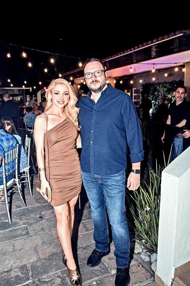 Mayela Treviño de Barragán y Daniel Barragán