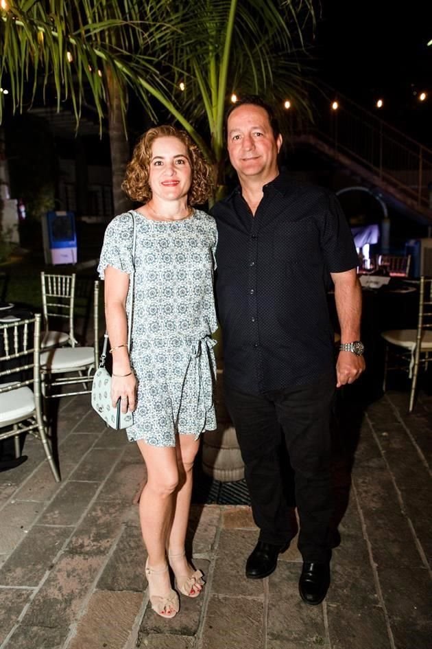 Magaly Enríquez y Carlos Garza