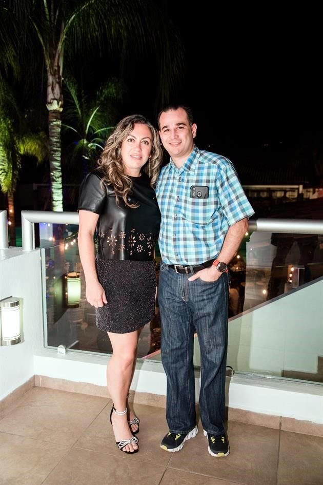 Elizabeth Guerra y Rogelio Chapa