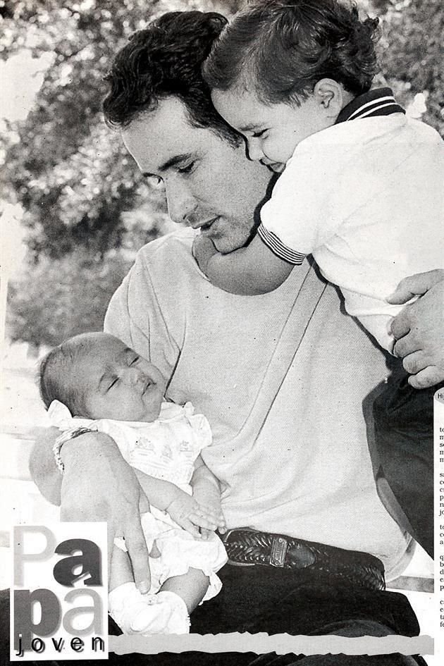 19 DE JUNIO DE 1998. Timoteo González con su hijo Teo y su hija Mariajosé