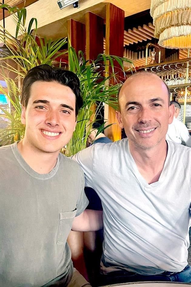 Andrés Cueva López con su hijo Andrés Cueva García