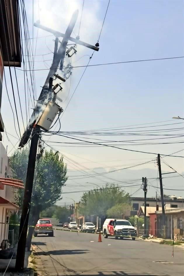 Protección Civil y Tránsito de Monterrey acordonaron la zona.