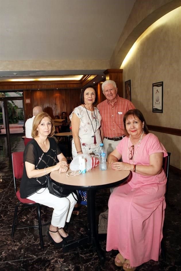Laura Lozano, Silvia de Zamacona, Sergio Charles y Amanda González