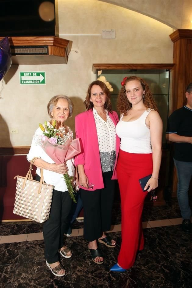 Celia de Lozano, Sara Lozano y Ana Sofía Cenicero