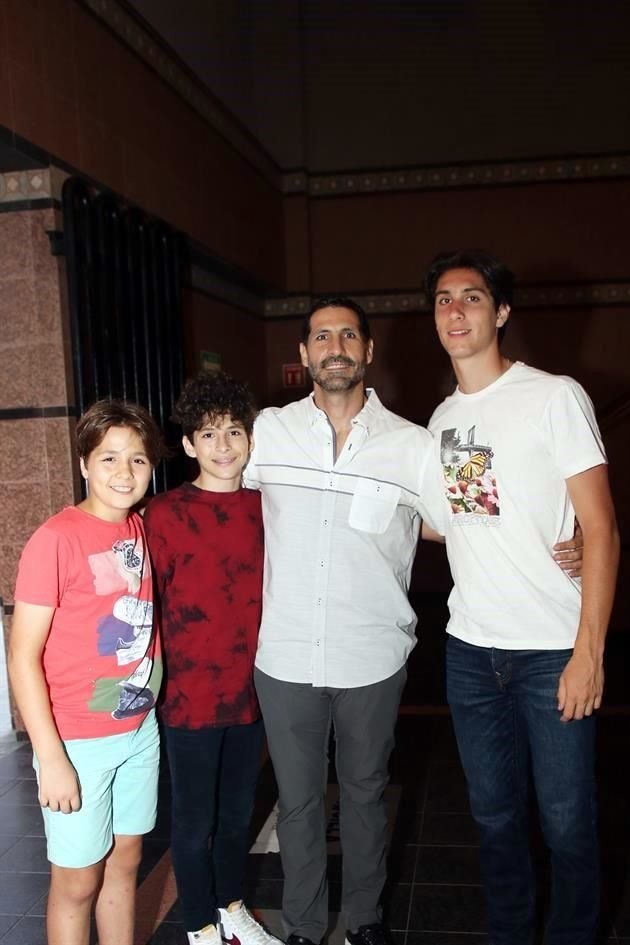 Alejandro Tonda, Mauricio Tonda, Fernando Tonda y Fernando Tonda