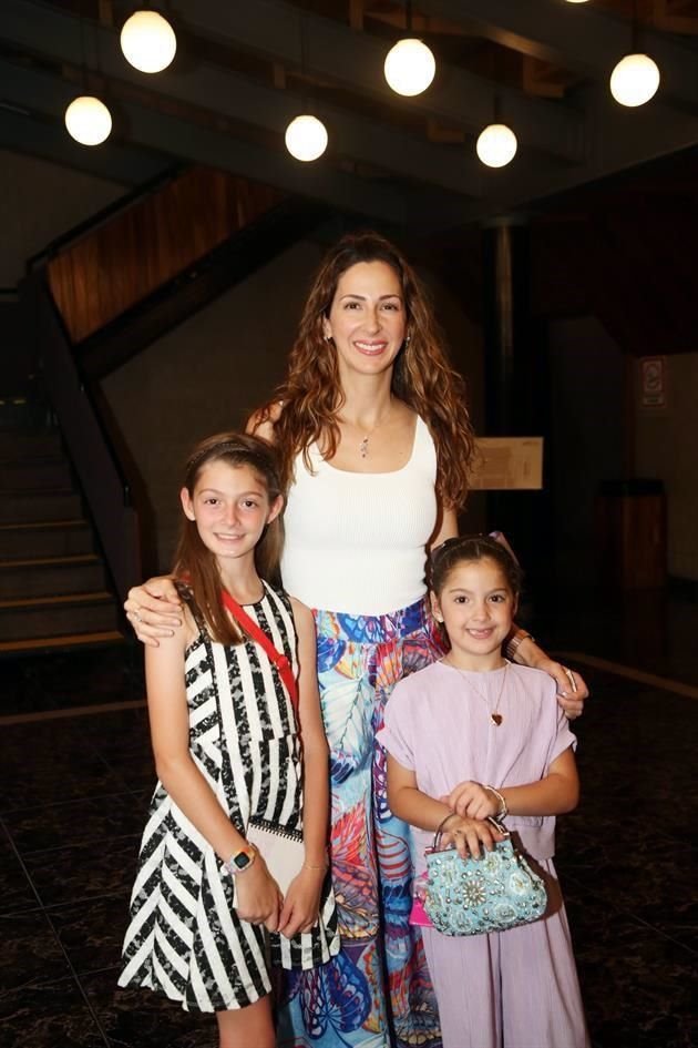 Mariana Belden, Silvia González de Belden y Viviana Belden