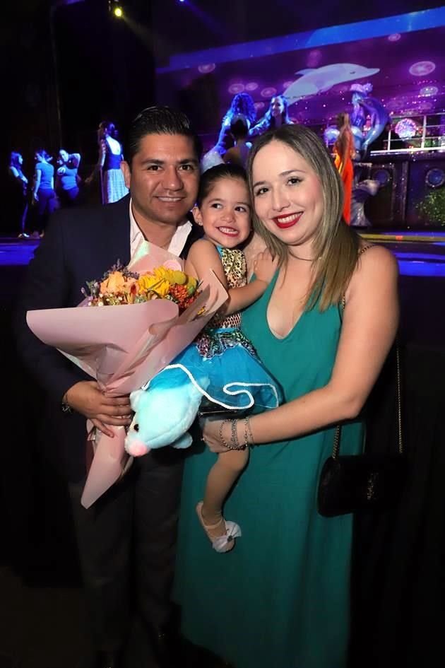 Pablo Ortiz, Camila Ortiz y Paola Hinojosa