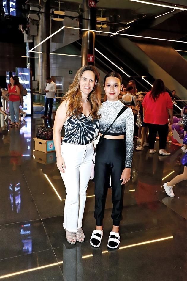 Claudia Barrera de Benavides e Inés Benavides