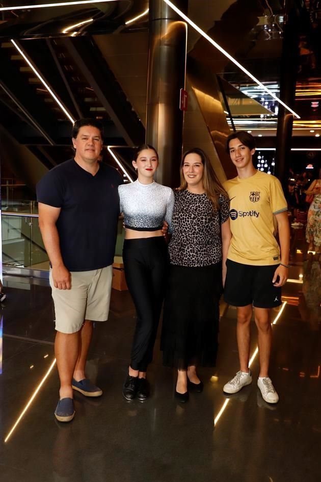 Alejandro Garza, Emilia Garza, Gaby de Garza y Sebastián Garza