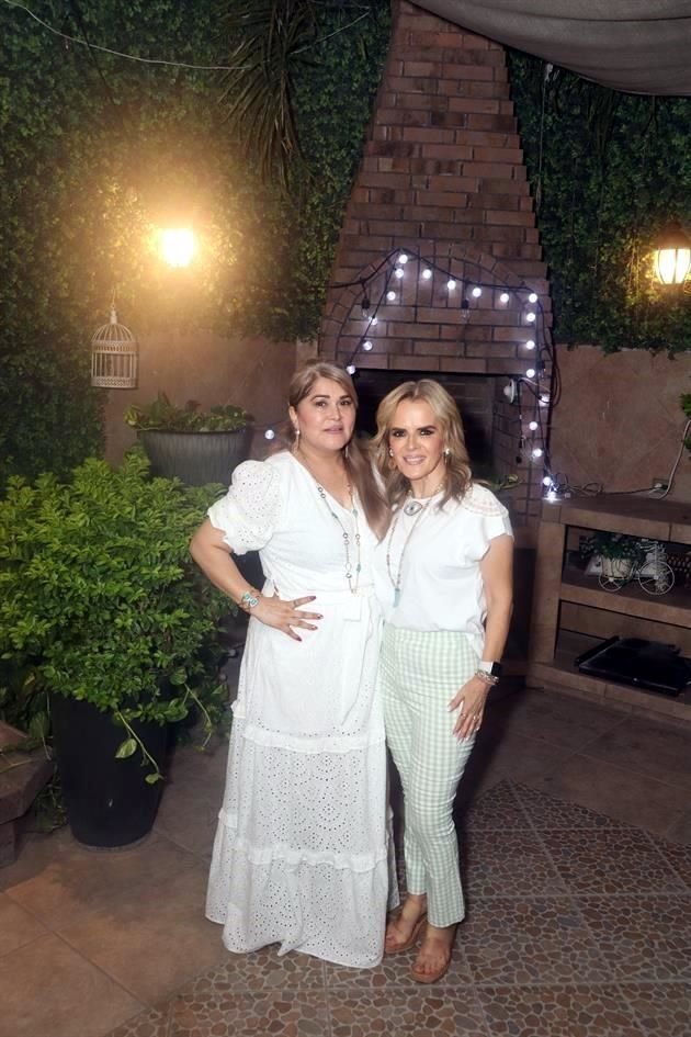 Adela Rodríguez y Betty Marroquín