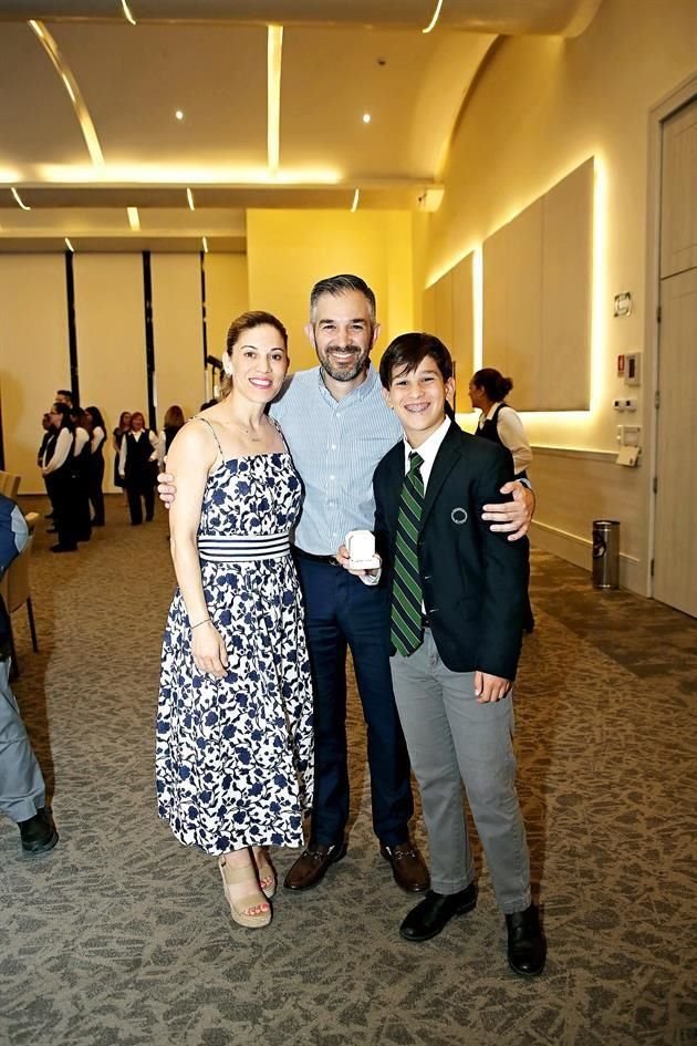 Stephanie Sánchez de Elizondo, Arturo Elizondo y Diego Elizondo