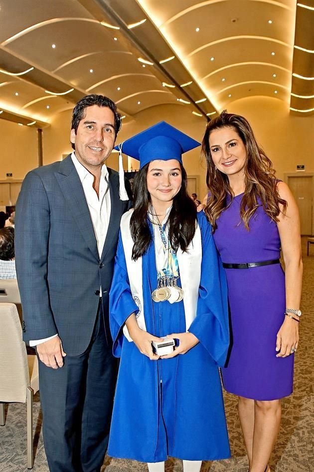 Ernesto Fernández Guerra, Danilu Fernández Martínez y Daniela Martínez de Fernández