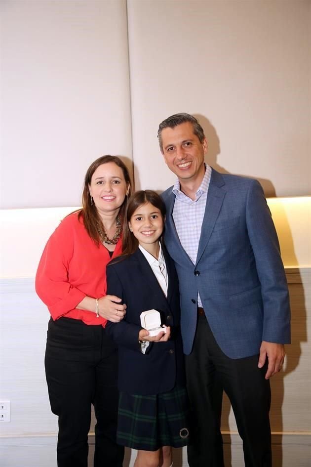 Cristina Peña, Ana Cristina Silva Peña y Héctor Silva