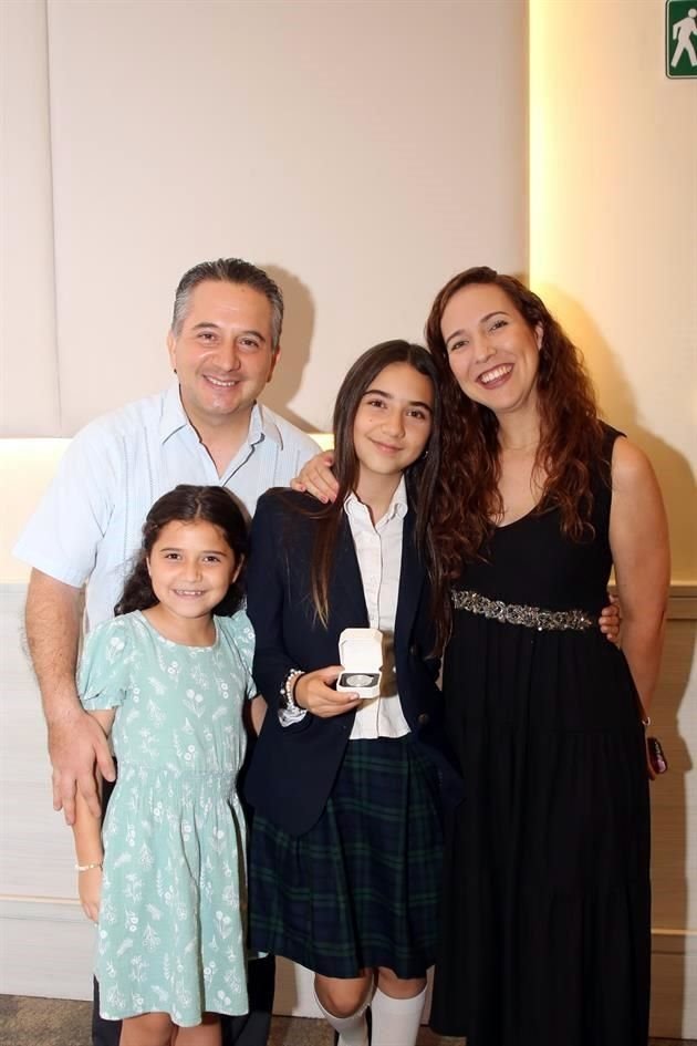 David Bermejo, Lucía Bermejo, María Bermejo y Daniela Richer de Bermejo