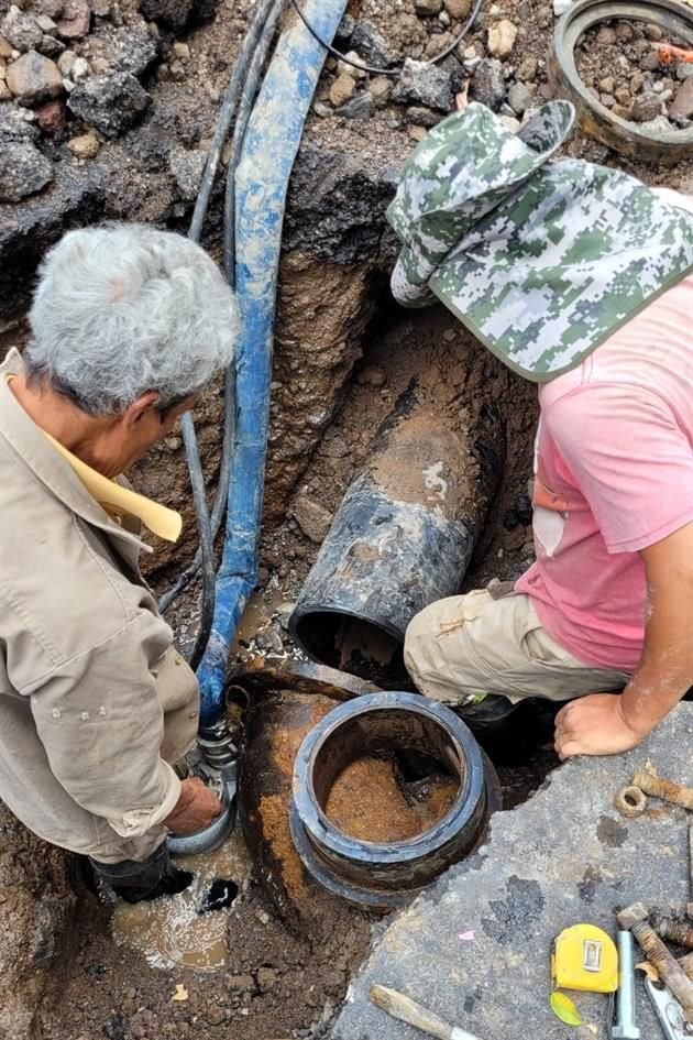 'El personal técnico determinó que la afectación se presentó en una pieza de la tubería de 12 pulgadas de diámetro', reportó el Sacmex.