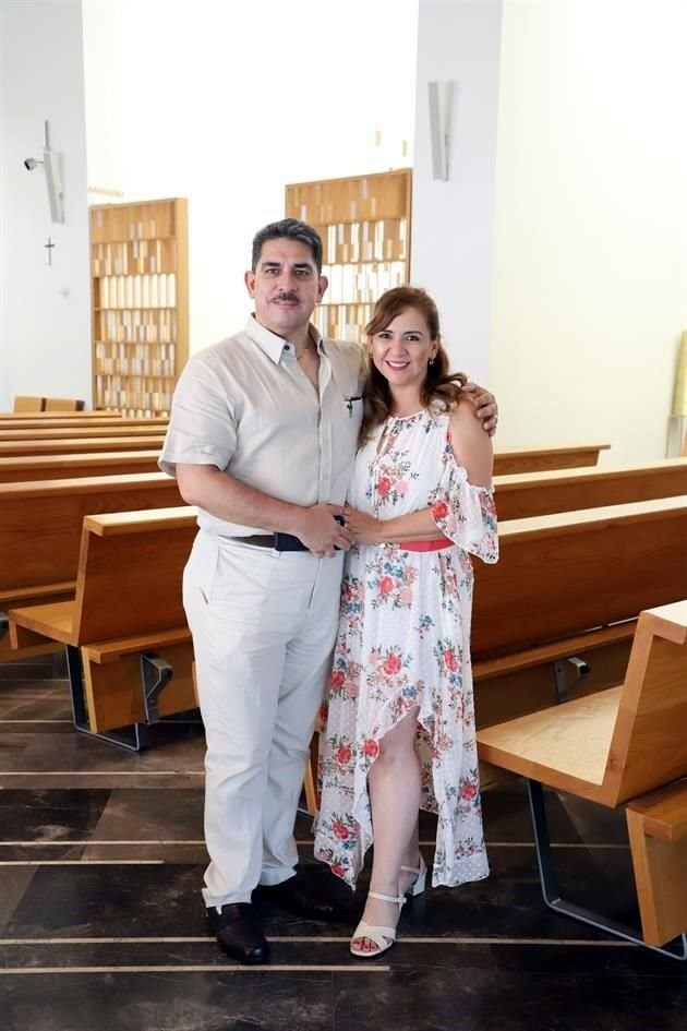 Roberto Cavazos y Mayra Ibarra de Cavazos