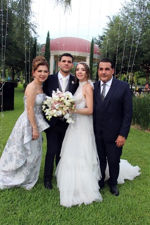 Familia del novio: Vera García de Núñez, Patricio Núñez García, Daniela Ramírez Garza y Armando Núñez