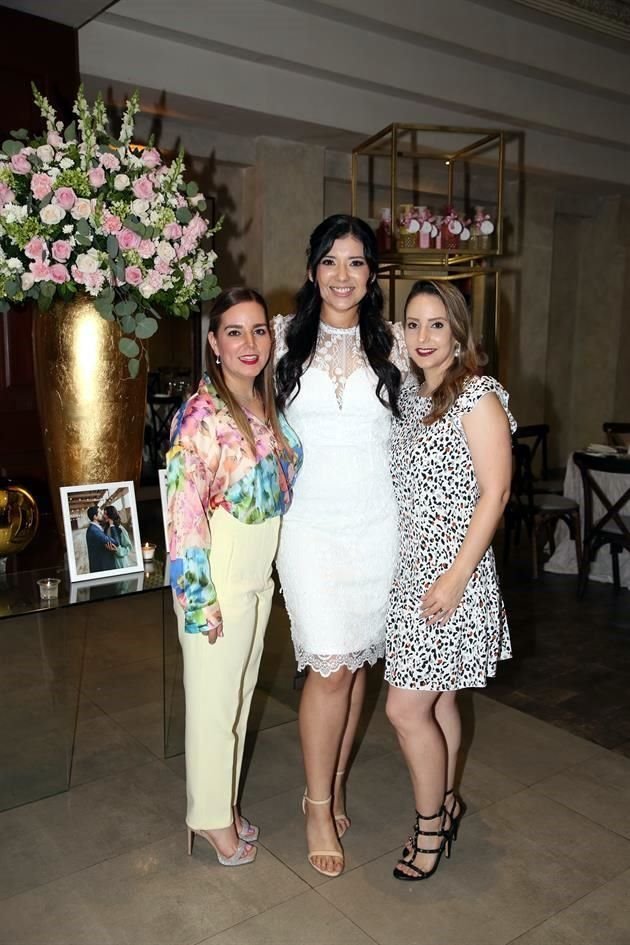 Claudia Caballero Flores, Martha Carrales González y Diana Caballero de Nájera