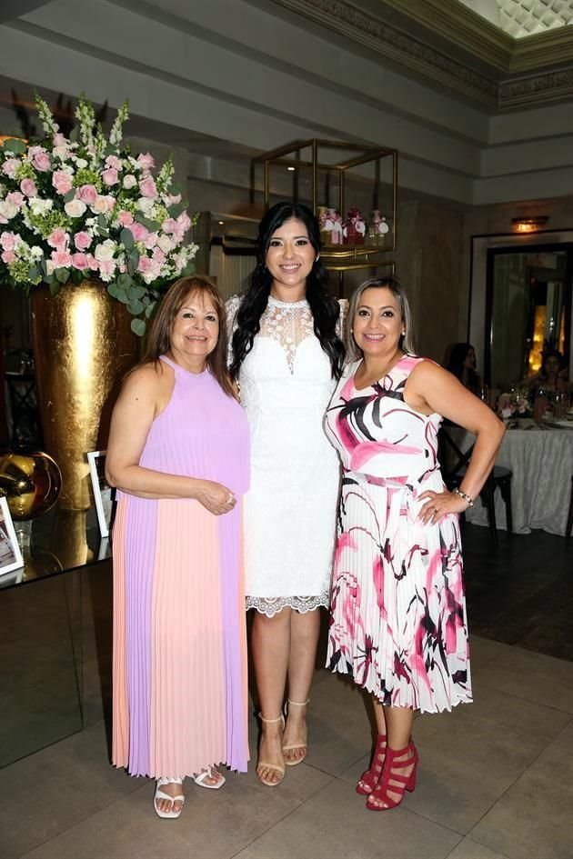 Juanita Caballero de Garza, Martha Carrales González y Cynthia Castañeda