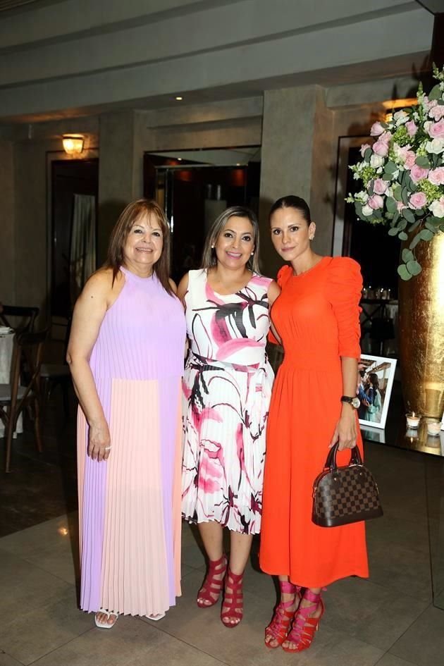 Juanita Caballero de Garza, Cynthia Castañeda y Lily Garza