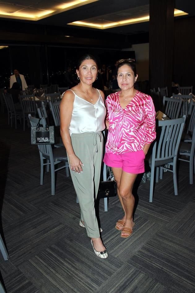 Adriana González y Sandra González