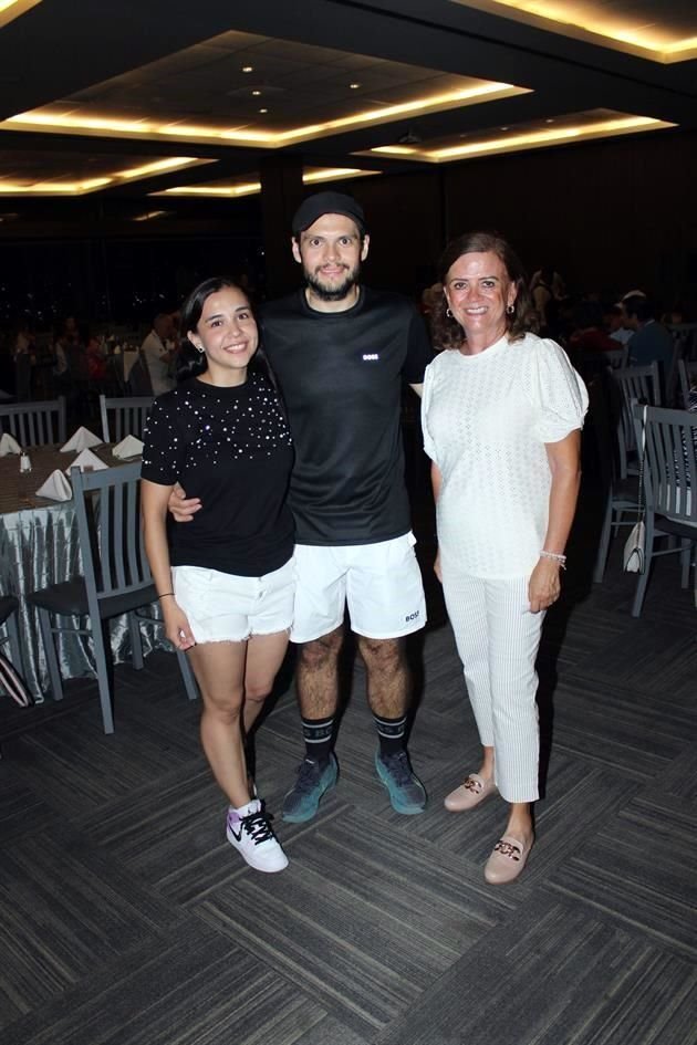 Fernanda Rodríguez, Héctor Villanueva y Eugenia Saucedo