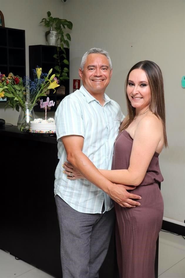 Alfredo Freeze y Karla Saldaña de Freeze
