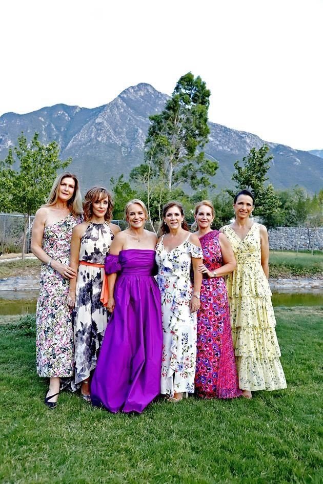 Carmen Padilla de Garza, María Fernanda de La Garza Poinsot, Carla Lucía Jaime de Padilla, Celimar Romero de González, Maricarmen Herrera de De La Torre y Diana Zorrilla de Farías