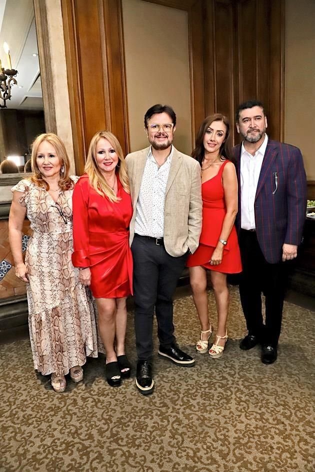 Lily Ayala, Marcela Ayala, Alexs Syntek, Cora Nelda González y Carlos Peña