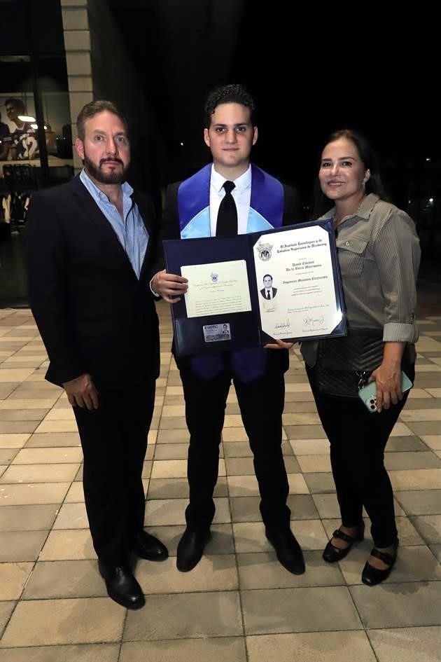Filiberto de la Garza, David de la Garza y Mirthala Marroquín de De la Garza