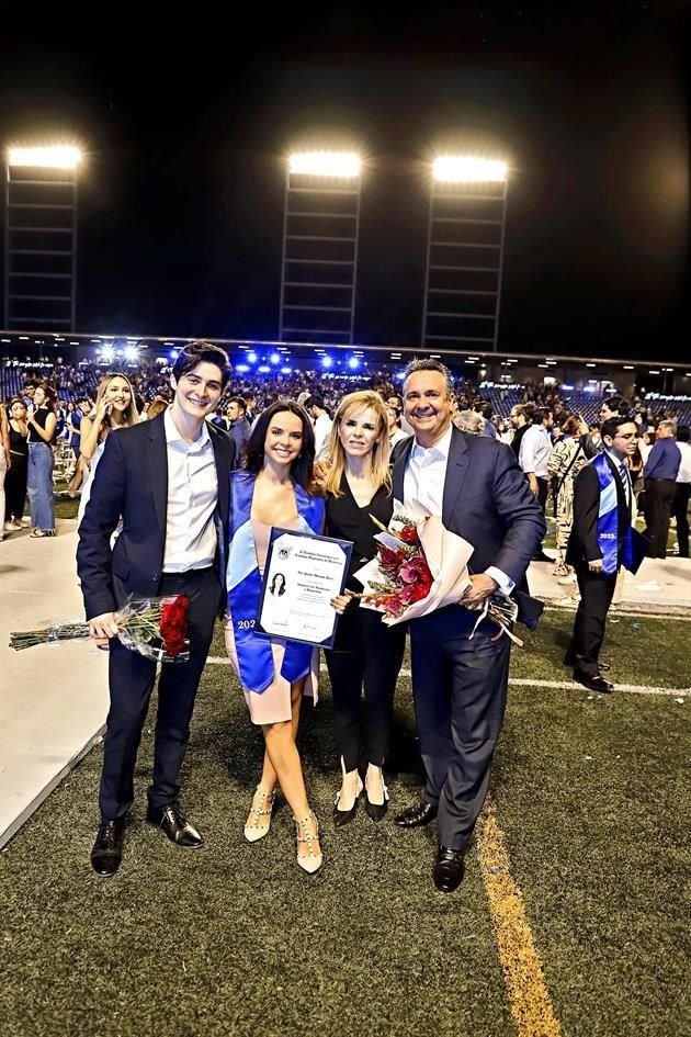 Patricio Familiar, Ana Pau Abramo Pérez, Sonia Pérez de Abramo y Miguel Ángel Abramo
