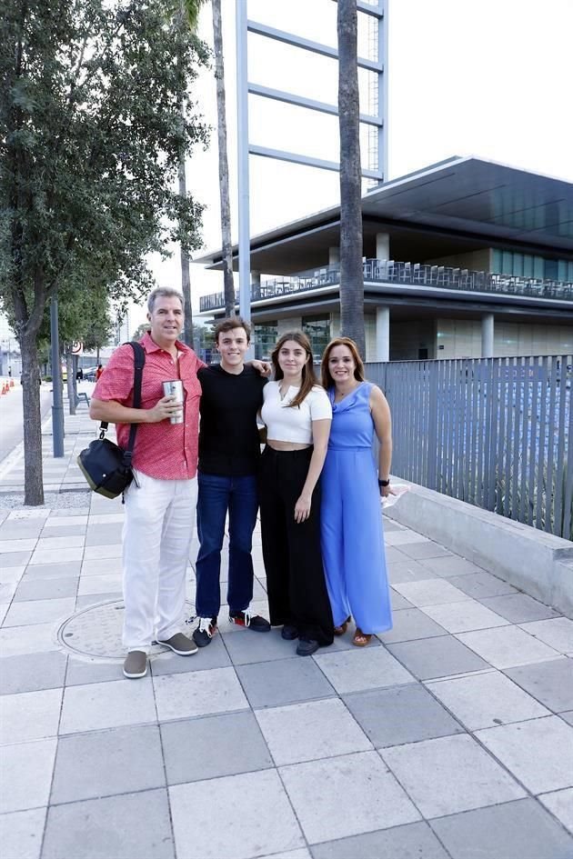 Eduardo Rodríguez, Eduardo Rodríguez Jr., Andrea Rodríguez y Laura de Rodríguez
