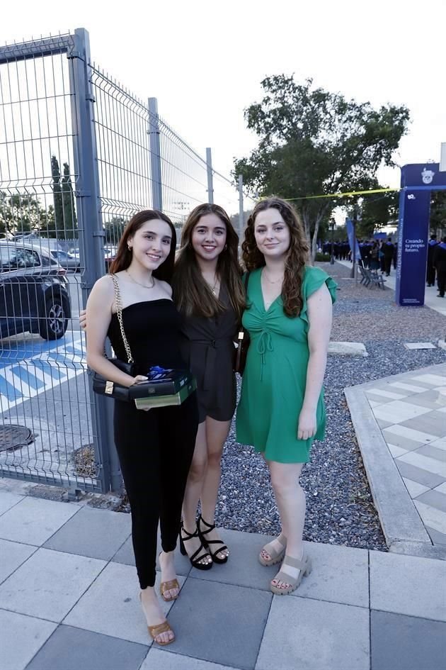 Flor Martínez, Lucero Martínez y Christene Burke