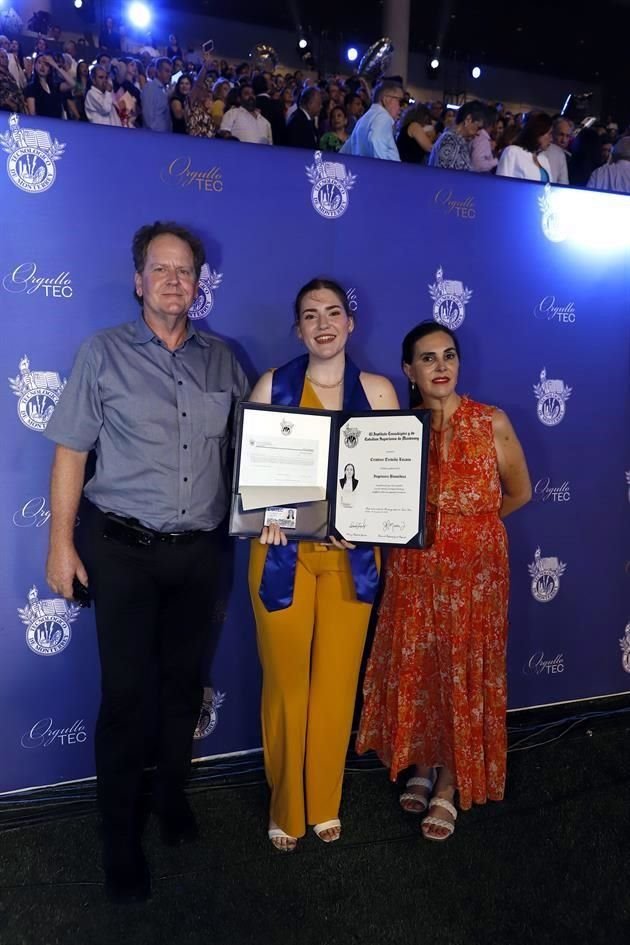 Eduardo Treviño, Cristina Treviño Lozano y Graciela Lozano de Treviño