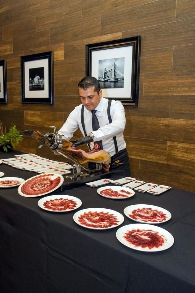 Maurilio González