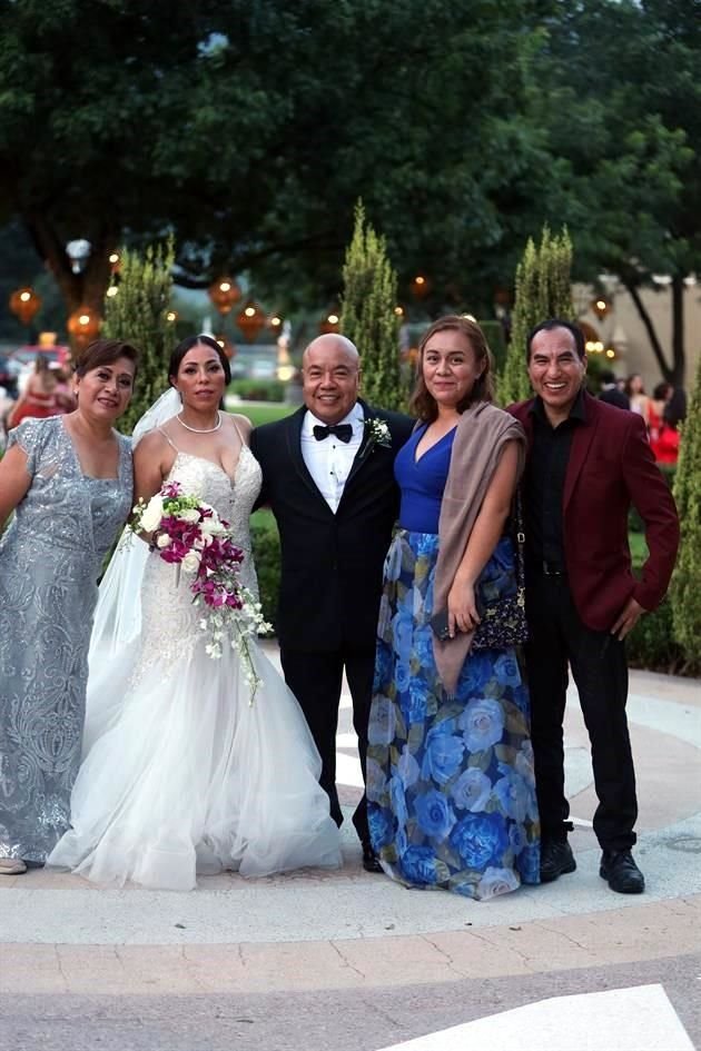 FAMILIA DEL NOVIO Victoria Marchán, LOS NOVIOS, Patricia Roldán y Arturo López