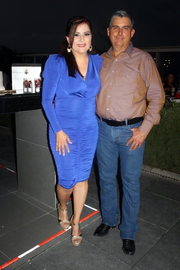 Marina Morales de Garza y Manuel Garza González