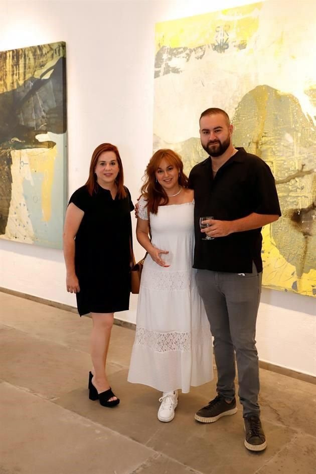 Carolina González, Carla González y Juan Pablo Marcos