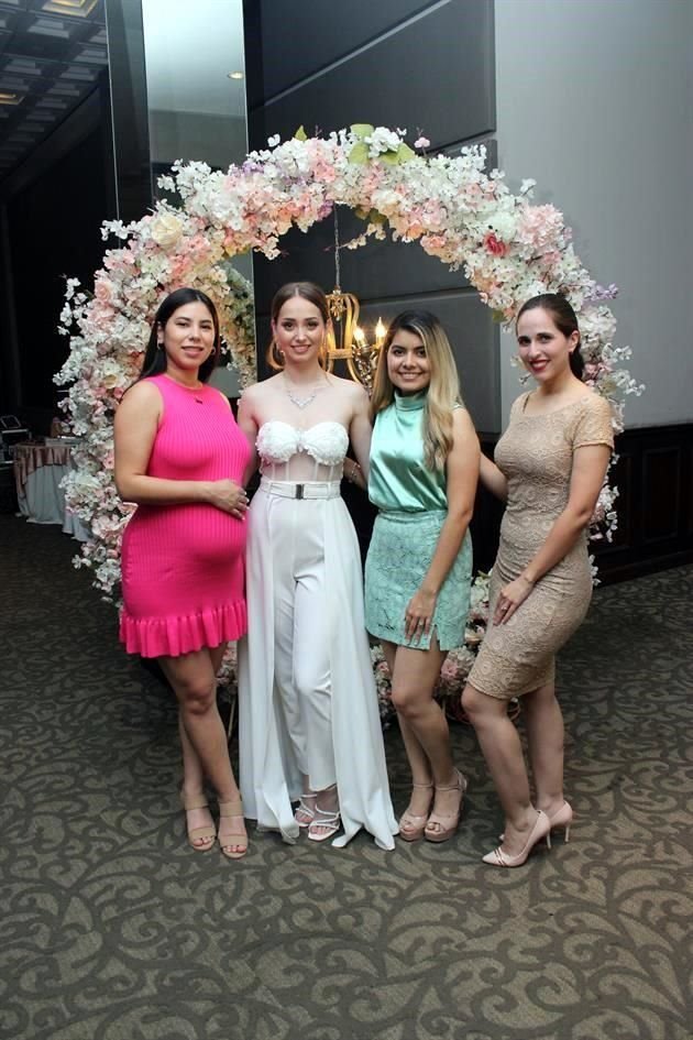 Fernanda Cazares, Michelle González, Grace Álvarez y Karla Flandes