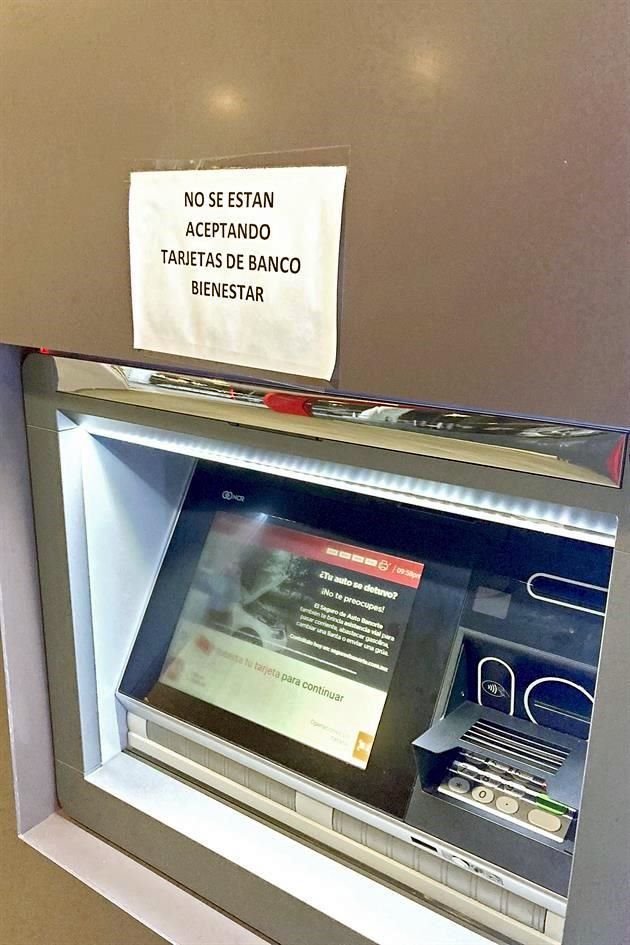 En la sucursal Banorte de Soriana Contry hay un mensaje en un cajero automático que dice que no acepta tarjetas del Bienestar.