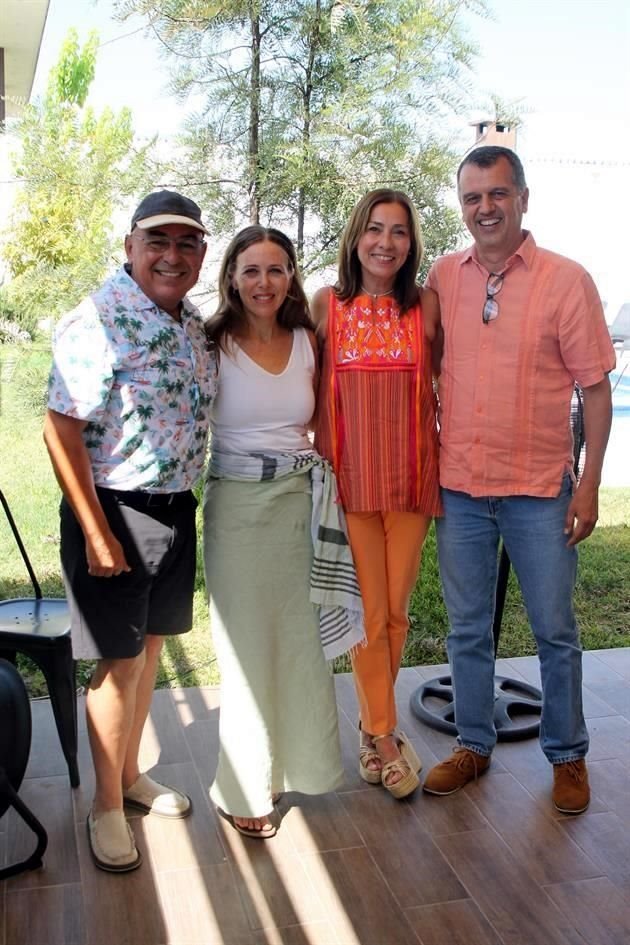 Rolando Pérez, Laura de Pérez, María Isabel de Canales y David Canales