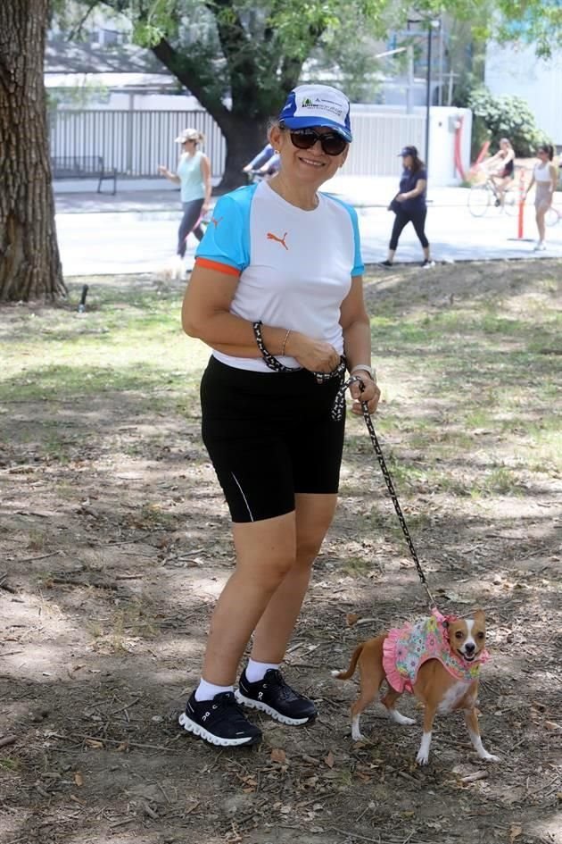 Magaly Martínez y su mascota Chloe