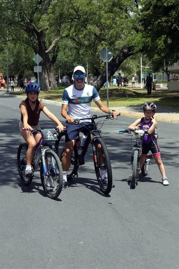 Valentina Serrano Farías, Francisco Serrano y Maya Serrano Farías