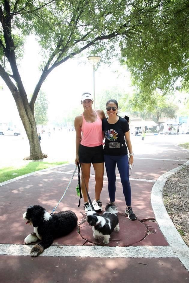 Rosa María Oliver, Alicia Flores, Raya y Mia