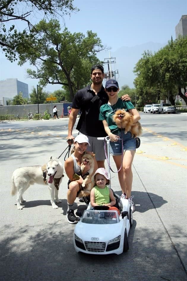 Trecha, Alberto Fernández, Paula Stolver, Efranz, Karla Fernández, Simba y Alana Fernández