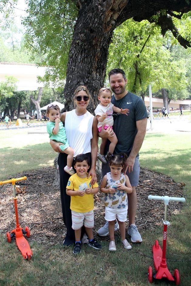 Raquel de la Garza, Edith Garza, Regina de la Garza, Fernando de la Garza, Fernando de la Garza jr y Rebeca de la Garza