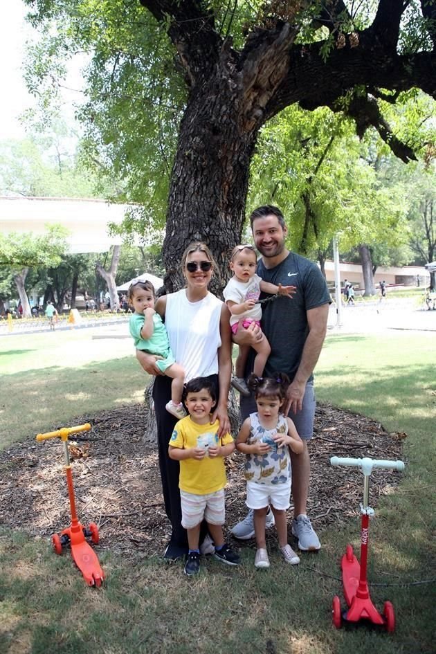 Raquel de la Garza, Edith Garza, Regina de la Garza, Fernando de la Garza, Fernando de la Garza jr y Rebeca de la Garza